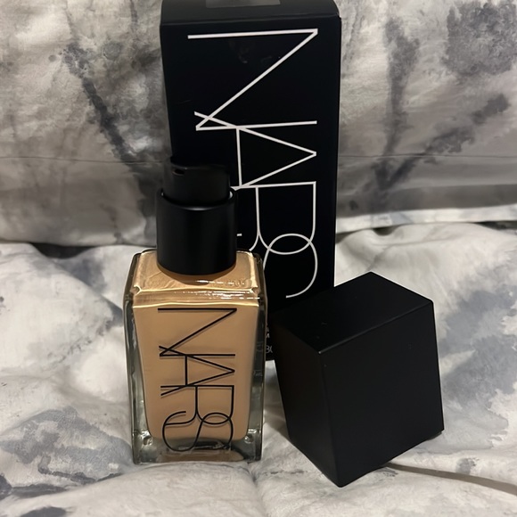 NARS Light Reflecting Foundation - Picture 5 of 8